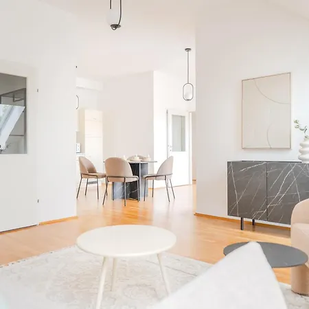 Апартаменты Hakuna Eli Penthouse Terrace Cityview